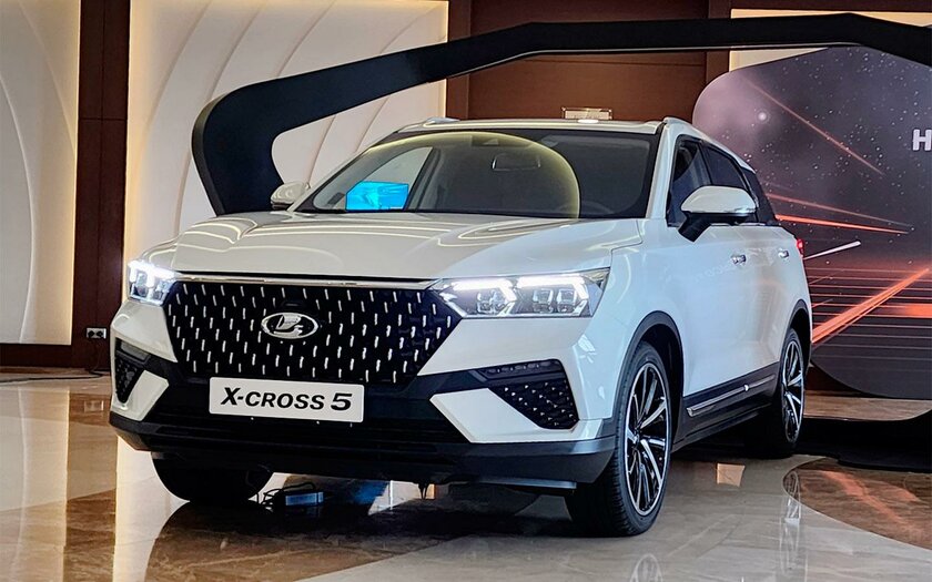 Появились фото кроссовера Lada X-Cross 5. Собирать начнут уже скоро в Санкт-Петербурге