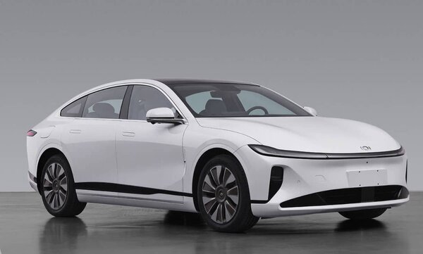 Changan представила конкурента Tesla Model 3, но на 10 тысяч долларов дешевле