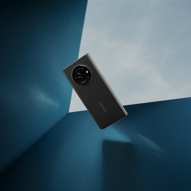 В Россию прибыл TECNO PHANTOM V Fold: гибкий флагман с серьёзной «начинкой»