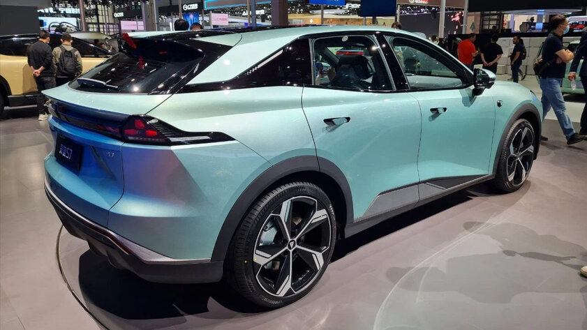 Представлен электрический кроссовер Changan S7: у него нет полноценной приборной панели
