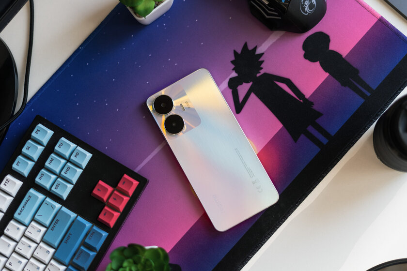 Этот бюджетный смартфон с фишкой из iPhone затмевает конкурентов. Обзор realme C55 — Внешний вид. 1