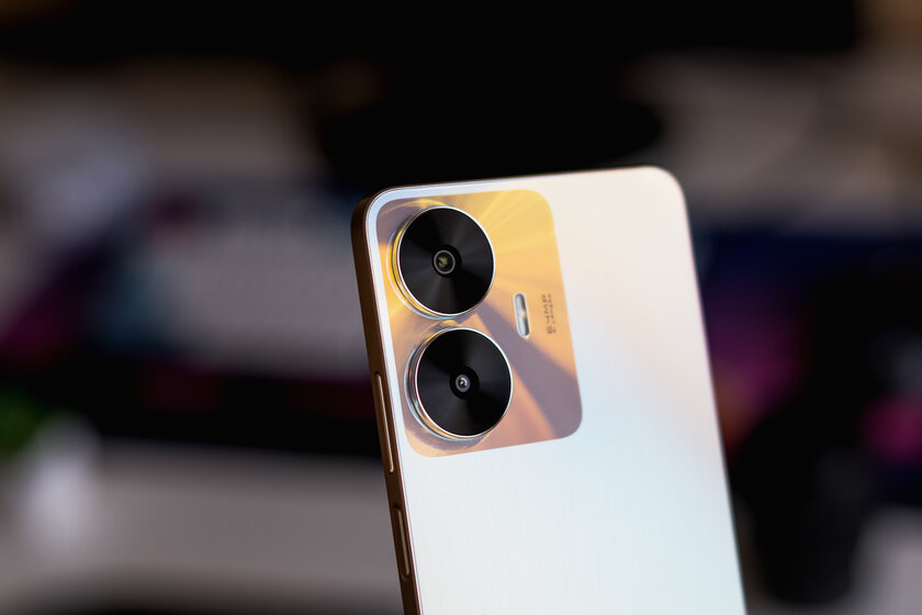 Этот бюджетный смартфон с фишкой из iPhone затмевает конкурентов. Обзор realme C55 — Внешний вид. 2