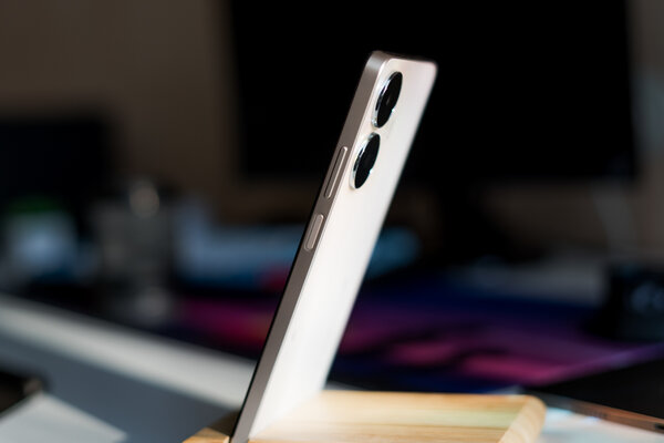 Этот бюджетный смартфон с фишкой из iPhone затмевает конкурентов. Обзор realme C55 — Внешний вид. 3