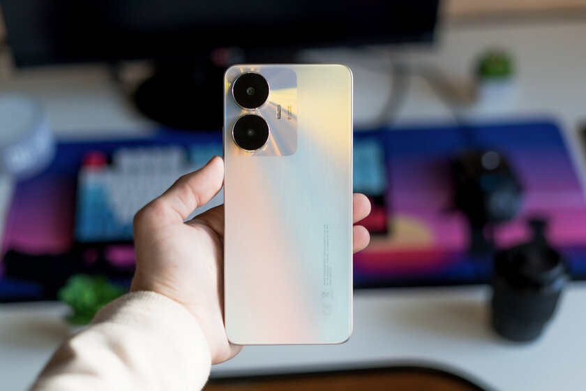 Этот бюджетный смартфон с фишкой из iPhone затмевает конкурентов. Обзор realme C55