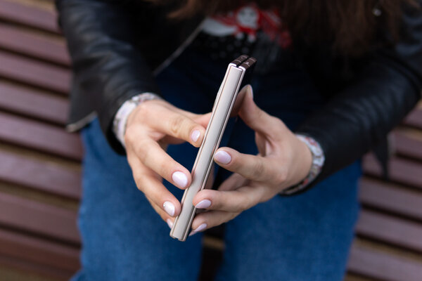 Первый складной. Обзор TECNO PHANTOM V Fold — Внешний вид и дисплеи. 7