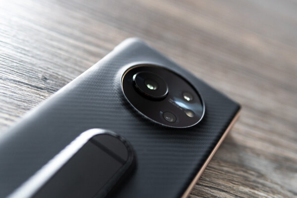 Первый складной. Обзор TECNO PHANTOM V Fold — Внешний вид и дисплеи. 11