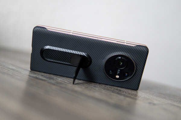 Первый складной. Обзор TECNO PHANTOM V Fold — Внешний вид и дисплеи. 13