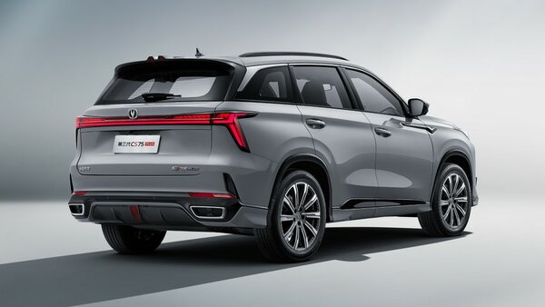 Представлено третье поколение кроссовера CS75 Plus: что изменилось