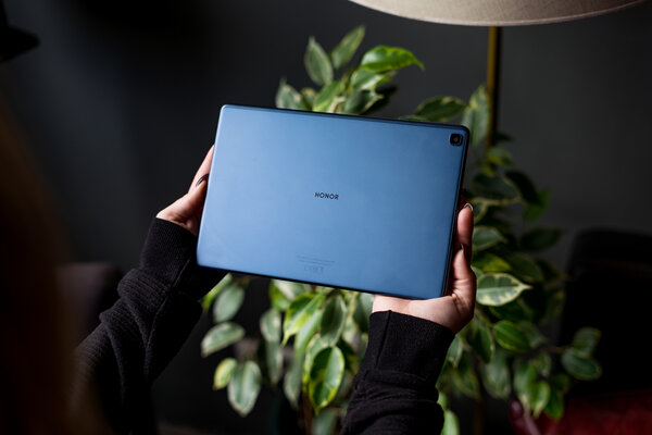 Нашёл хороший, но недорогой планшет для просмотра фильмов. Обзор HONOR Pad X8 — Внешний вид. 1