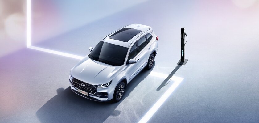 Chery привезла в Россию свой первый гибрид: продажи стартуют до конца месяца
