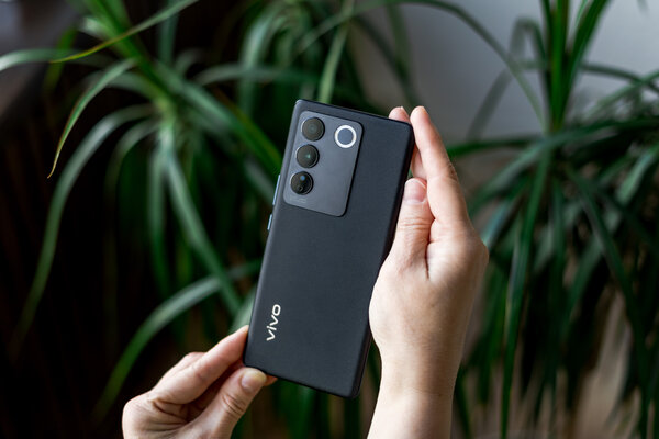 Два абсолютно разных смартфона из одной серии: обзор Vivo V27 и V27e — Внешний вид. 3
