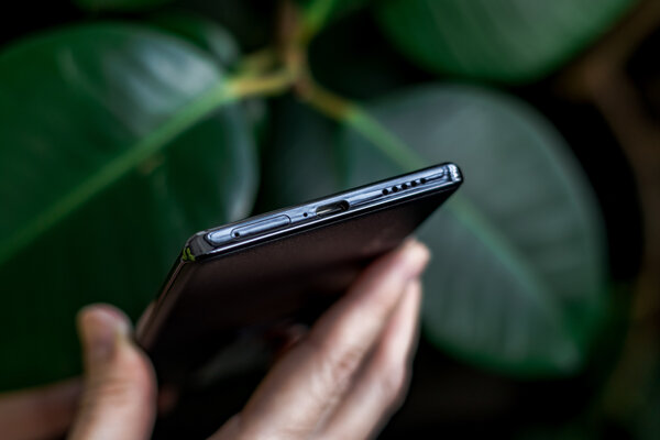 Два абсолютно разных смартфона из одной серии: обзор Vivo V27 и V27e — Внешний вид. 7