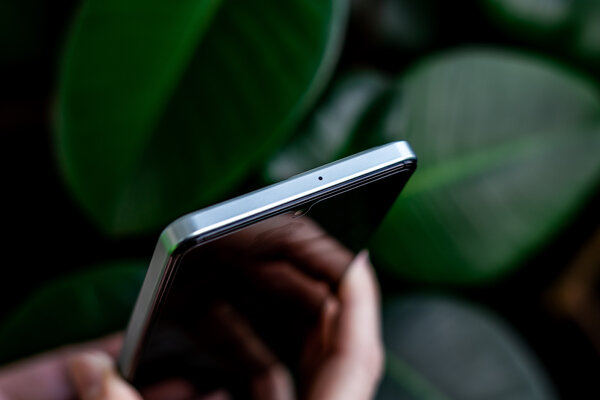 Два абсолютно разных смартфона из одной серии: обзор Vivo V27 и V27e — Внешний вид. 9