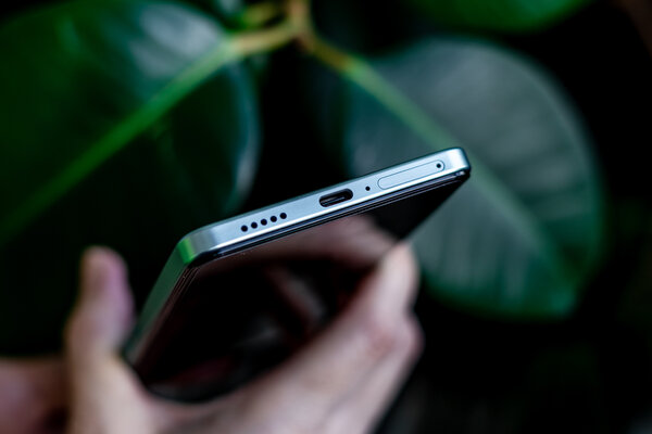 Два абсолютно разных смартфона из одной серии: обзор Vivo V27 и V27e — Внешний вид. 10