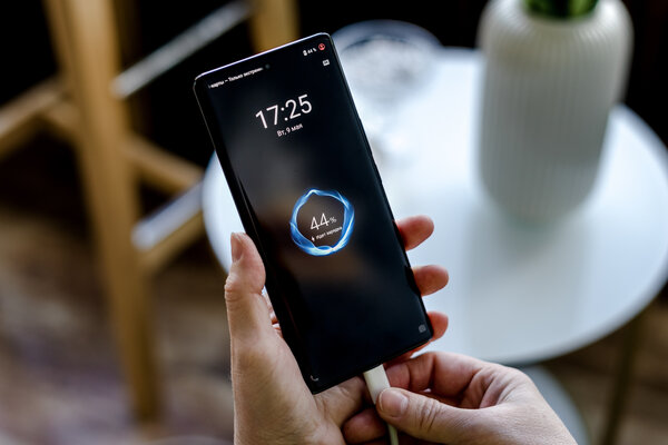 Два абсолютно разных смартфона из одной серии: обзор Vivo V27 и V27e — Автономность. 3