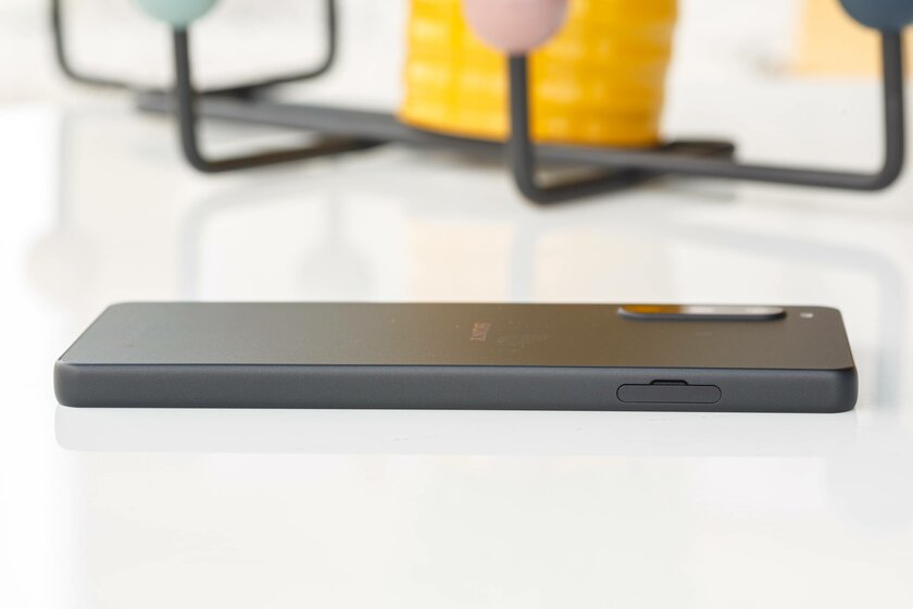 Это самый лёгкий смартфон на 5 000 мАч. Обзор среднебюджетного Sony Xperia 10 V — Дизайн. 3