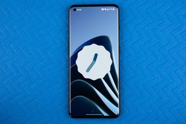 Рейтинг лучших смартфонов до 50 000 рублей: какой купить в мае 2023 — 3. OnePlus 10 Pro (12/256 ГБ). 2
