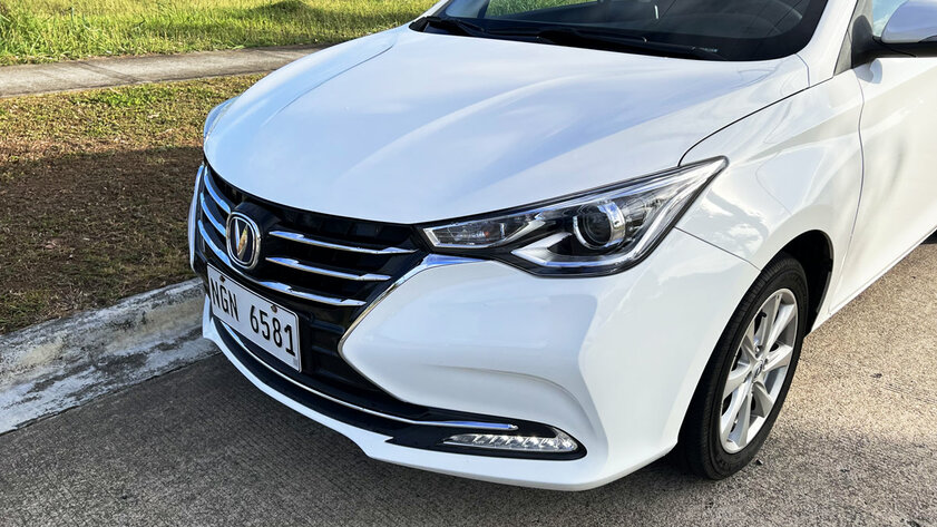 В Россию уже везут доступный седан Changan Alsvin: он точно стоит своих денег