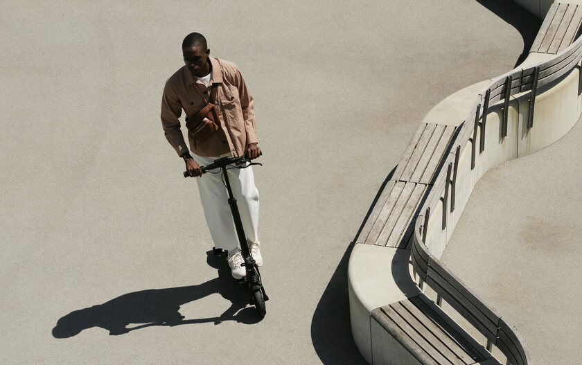 Стильный, безопасный и с большим запасом хода: представлен электросамокат Mercedes-AMG E-Scooter