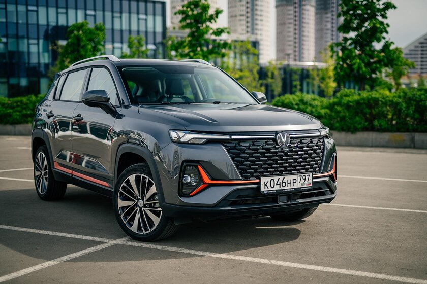 Младшим «китайцам» достаются фишки старших автомобилей. Обзор Changan CS35 Plus 2022