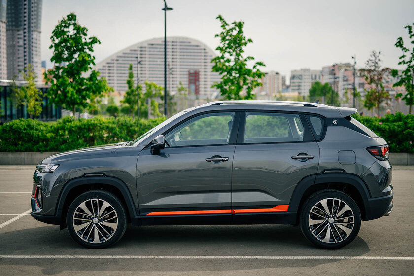 Младшим «китайцам» достаются фишки старших автомобилей. Обзор Changan CS35 Plus 2022