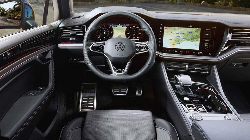 Светящийся логотип и ночное видение: Volkswagen представила новый Touareg