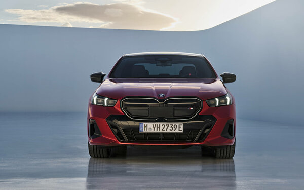 Представлено новое поколение BMW 5 Series. Впервые есть электрическая версия