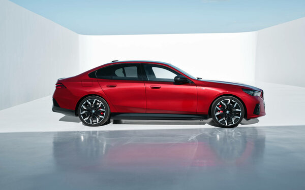 Представлено новое поколение BMW 5 Series. Впервые есть электрическая версия