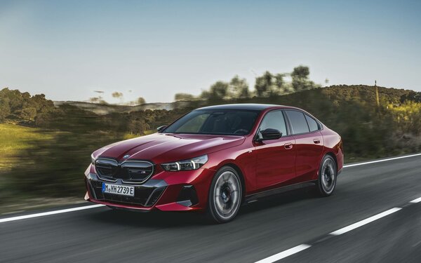 Представлено новое поколение BMW 5 Series. Впервые есть электрическая версия