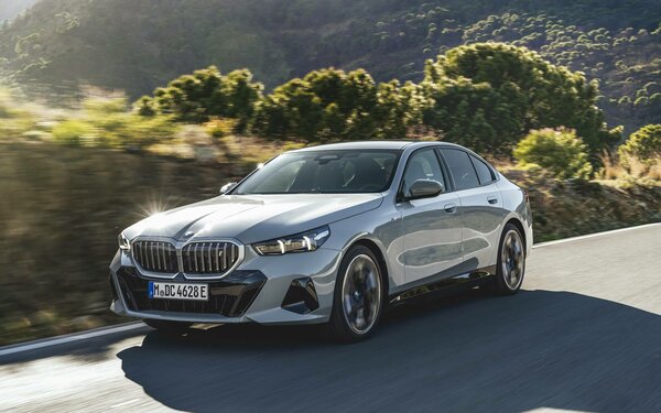 Представлено новое поколение BMW 5 Series. Впервые есть электрическая версия