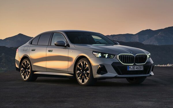 Представлено новое поколение BMW 5 Series. Впервые есть электрическая версия