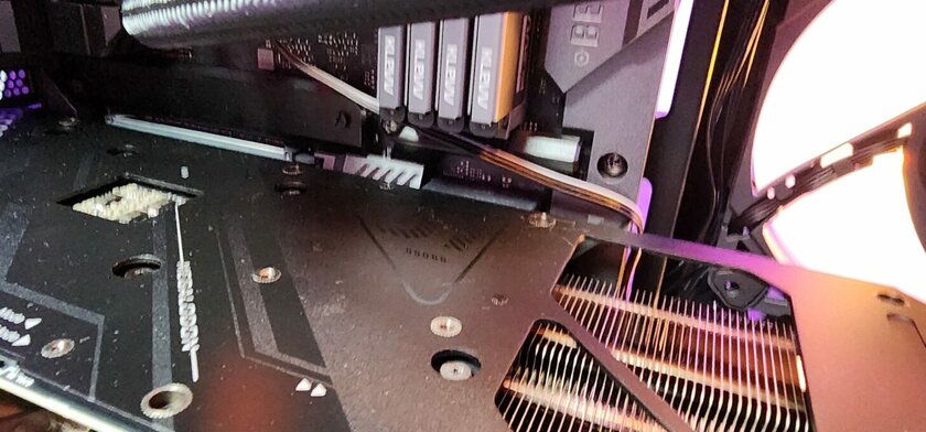 ASUS показала видеокарту без разъёма питания: она будет дороже обычной