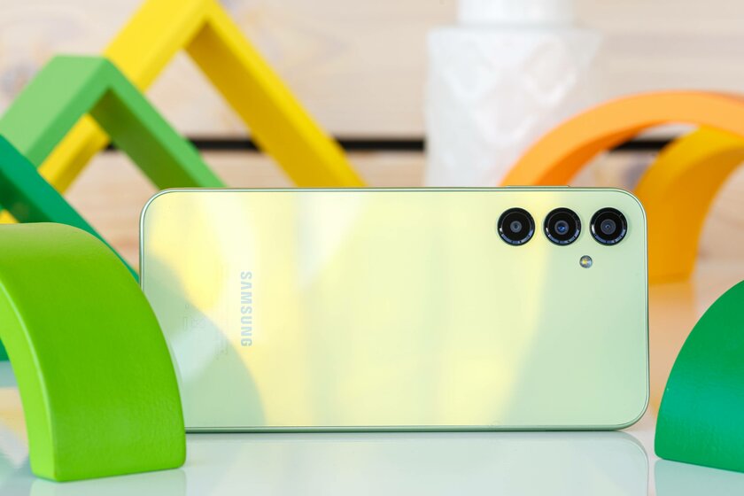 Самый дешёвый Samsung, который стоит покупать. Обзор Galaxy A24 4G — Дизайн. 1