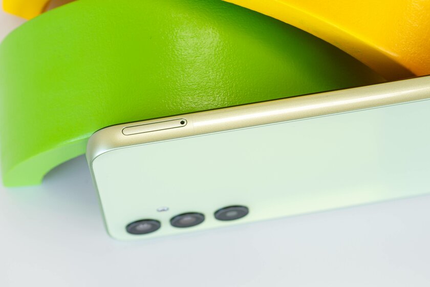 Самый дешёвый Samsung, который стоит покупать. Обзор Galaxy A24 4G — Дизайн. 2