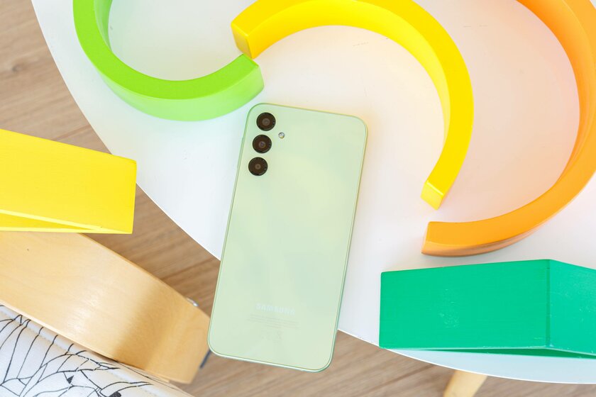 Самый дешёвый Samsung, который стоит покупать. Обзор Galaxy A24 4G — Отзыв. 1