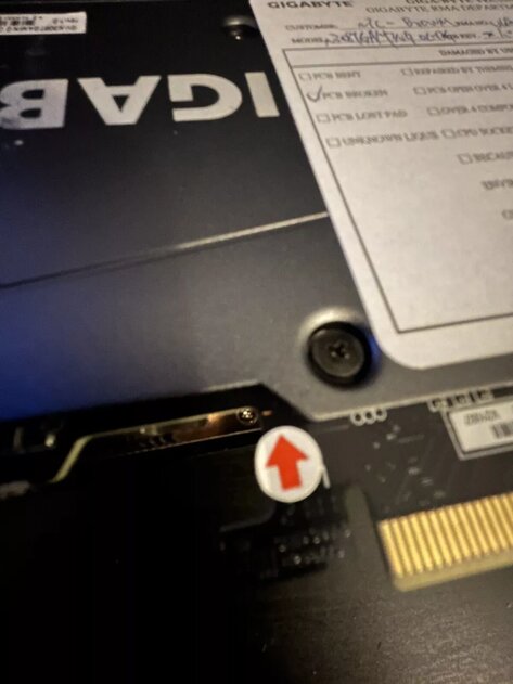 Видеокарты Gigabyte массово трескаются под собственным весом: в гарантии отказано