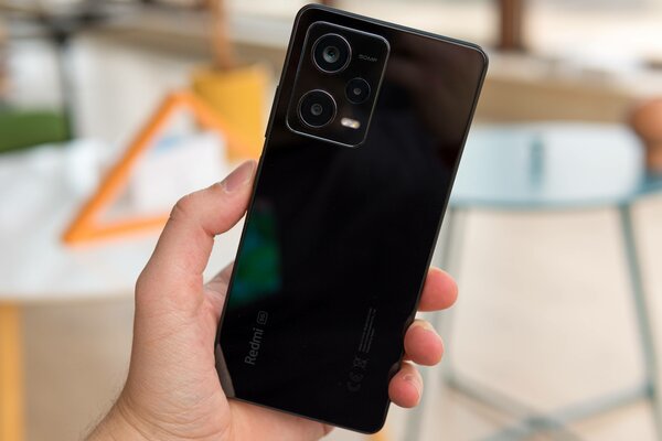 Рейтинг лучших смартфонов до 30 000 рублей: какой купить в октябре 2023 — 2. Xiaomi Redmi Note 12 Pro 5G (8/256 ГБ). 3