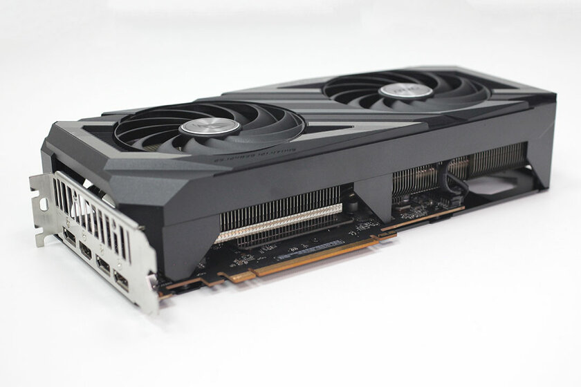 Обзор ASUS ROG Strix Radeon RX 7600 OC: самая тихая, мощная и дорогая — Дизайн корпуса. 3