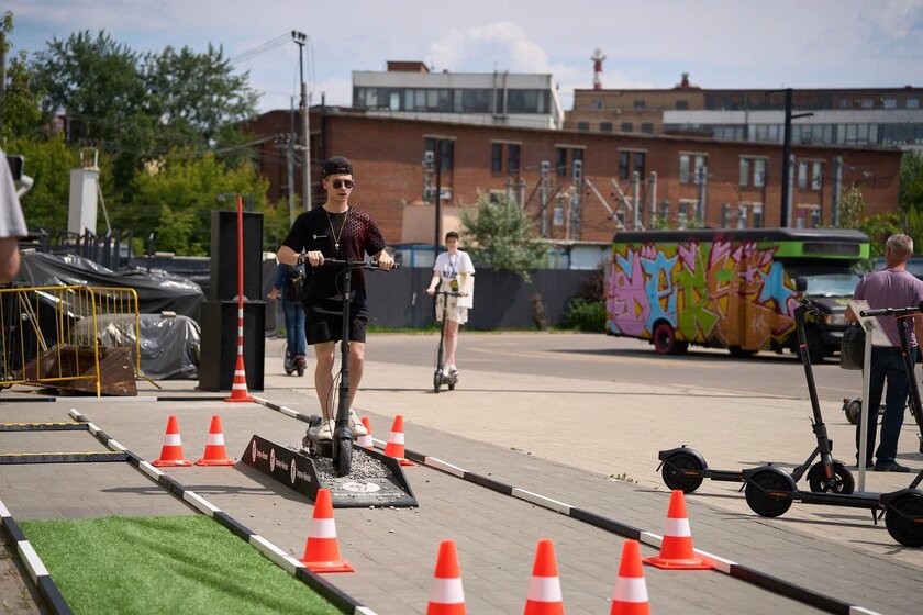 В Москве представили новую модель электросамоката Segway-Ninebot Max G2