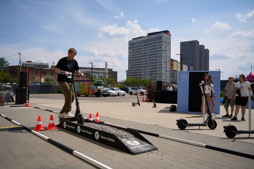 В Москве представили новую модель электросамоката Segway-Ninebot Max G2