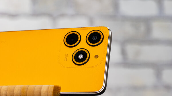 Каково пользоваться высоко­технологичным «апельсином»? Обзор Tecno SPARK 10 Magic Skin — Внешний вид и комплектация. 2