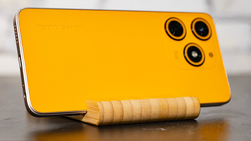 Каково пользоваться высоко­технологичным «апельсином»? Обзор Tecno SPARK 10 Magic Skin — Дисплей. 1