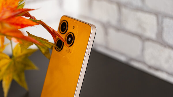 Каково пользоваться высоко­технологичным «апельсином»? Обзор Tecno SPARK 10 Magic Skin — Внешний вид и комплектация. 6