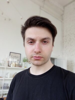 Это чуть ли не единственный дешёвый смартфон без переплаты за лишнее. Ещё и с огромной батареей