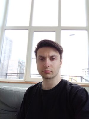 Это чуть ли не единственный дешёвый смартфон без переплаты за лишнее. Ещё и с огромной батареей
