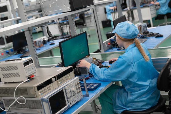 Аквариус начал выпускать материнские платы и планшеты при поддержке ФРП