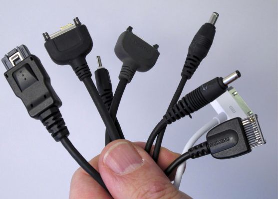 ЕС заставит производителей телефонов принять единый стандарт зарядки