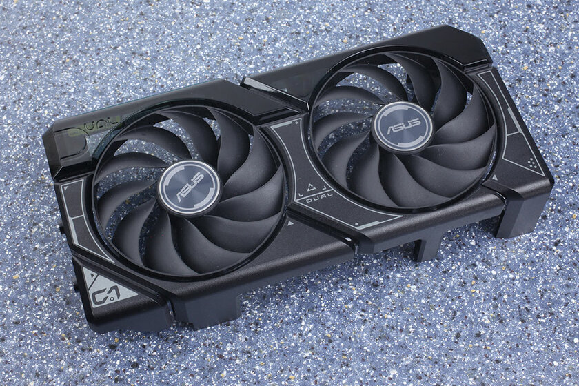 Это не видеокарта, а какая-то шутка: обзор странной RTX 4060 Dual OC от ASUS — Дизайн корпуса. 10