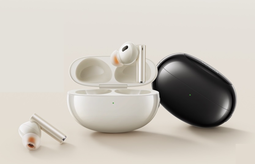 Realme привезла в Россию гламурные смартфоны и такие же наушники. Таких нет ни у кого
