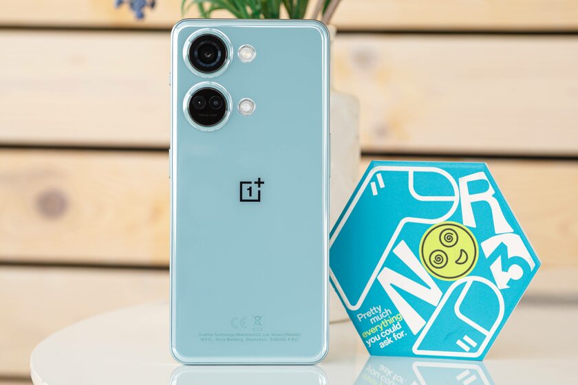 «Убийца флагманов» вернулся: обзор бюджетного OnePlus, превосходящего iPhone Pro — Дизайн. 1